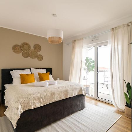 Dwellstay - Modernes Apartment I 55Qm I 2 Zimmer I Kueche I Bad I Terrasse I Tv I Wlan บัดแฮร์สเฟลด์ ภายนอก รูปภาพ