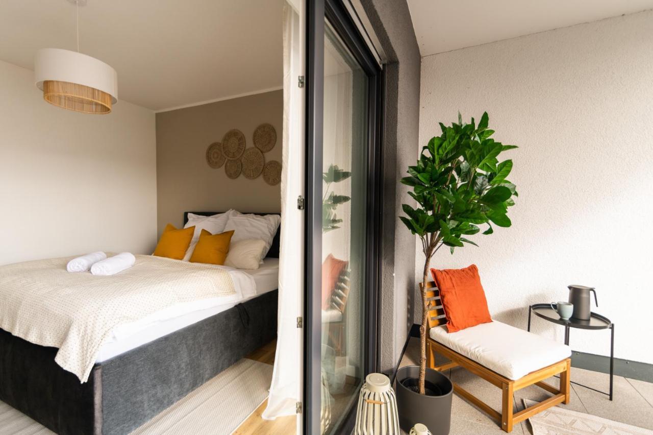 Dwellstay - Modernes Apartment I 55Qm I 2 Zimmer I Kueche I Bad I Terrasse I Tv I Wlan บัดแฮร์สเฟลด์ ภายนอก รูปภาพ